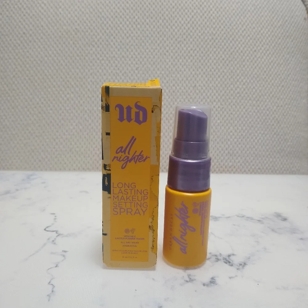 URBAN DECAY All Nighter Vitamin C Hydrating Setting Spray .5 oz Travel Size